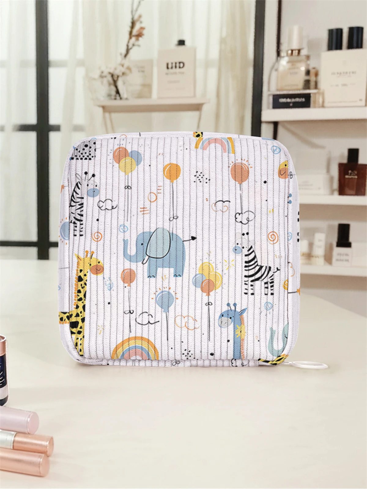 Cartoon animal pattern printed sanitary napkin storage bag, women's lightweight tissue bag, sanitary tissue bag