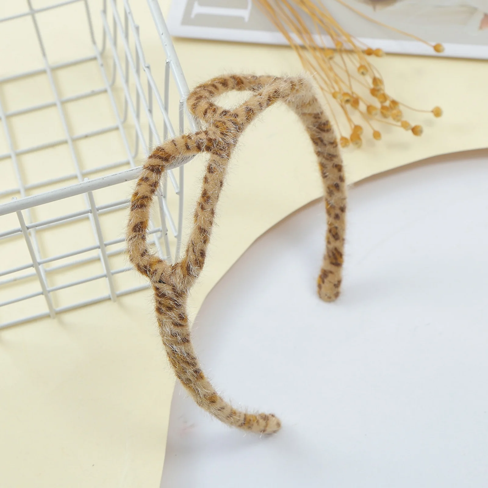 1PC Autumn Winter Trendy Leopard Print Fluffy Glasses Warm Fuzzy Hair Accessories, Essential Fall Winter Styling Decor For Daily