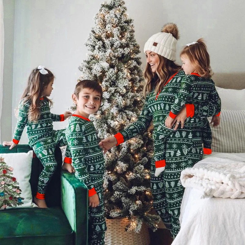 thumbnail image 4 of Conjunto de pijamas navideños a juego para toda la familia 2024, pijama para adultos y niños, ropa de casa, ropa de dormir navideña para papá, mamá y niños, 4 of 5