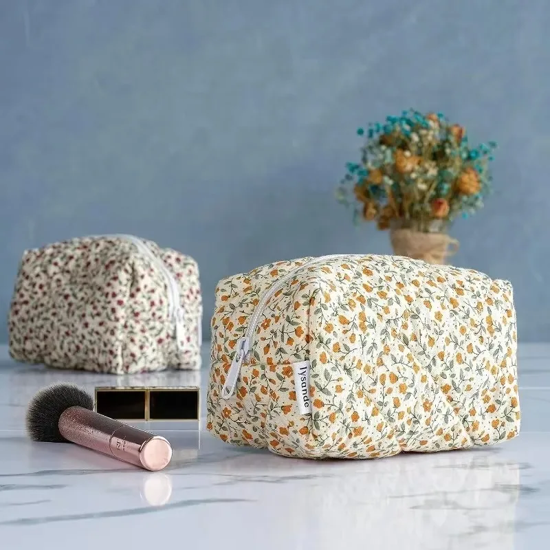 Storage Organizer Floral Puffy Quilted Makeup Bag Flower Printed Cosmetic Pouch Large Travel Cosmetic Bag Makeup Accessory cosmetic bag storage bag cosmetic storage bag toiletry bag makeup bag cosmetic case makeup organizer