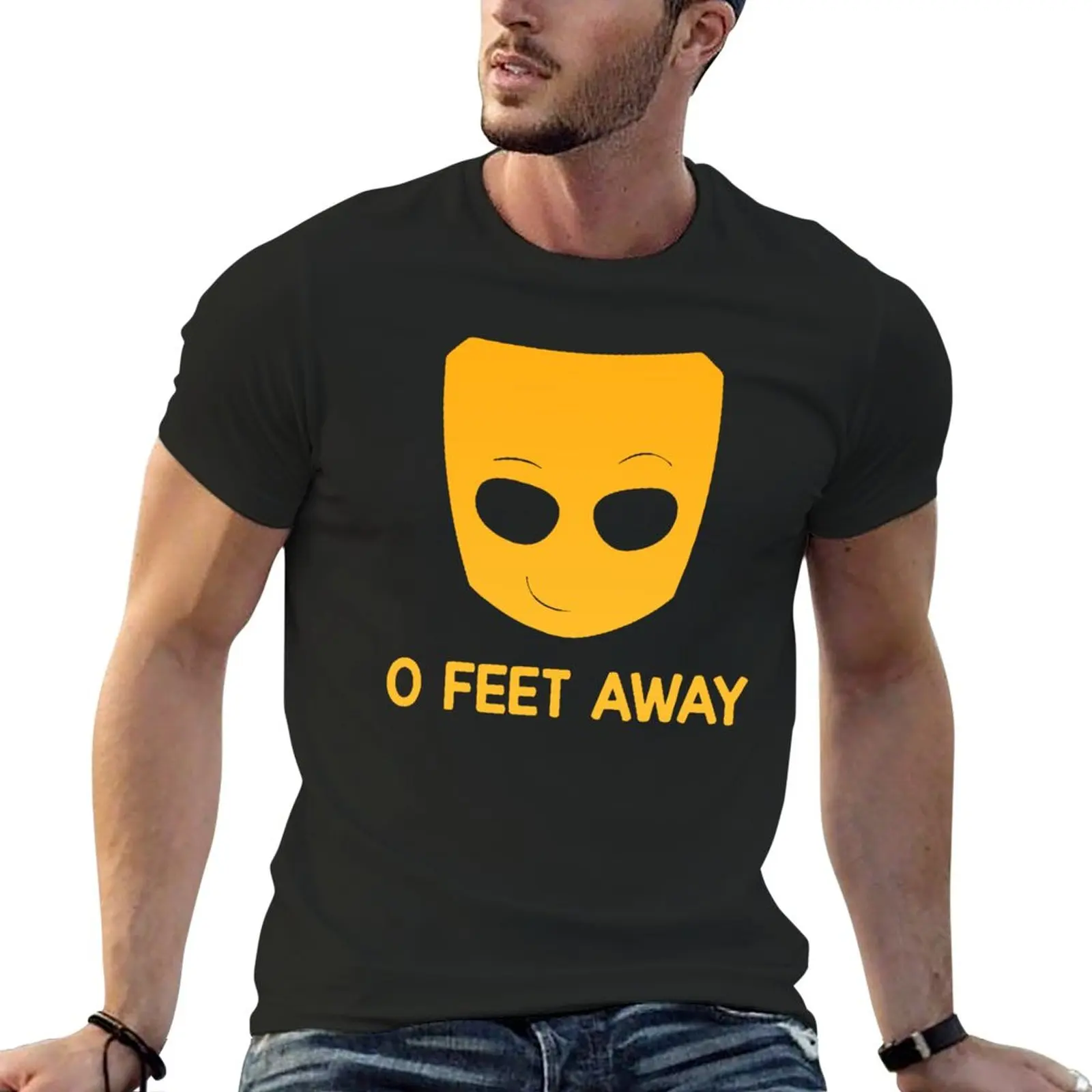 

Мужская футболка с надписью «zero-O feet away»