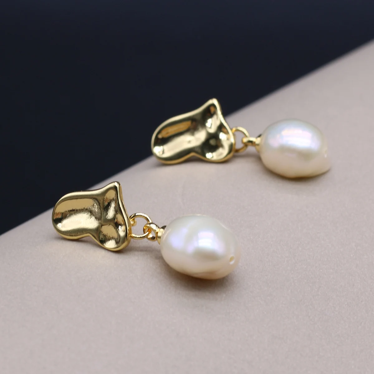 

Natural Freshwater Irregular Pearl love Heart Shape Earrings Charm Jewelry Eardrop for Women Gifl Party Wedding Gift