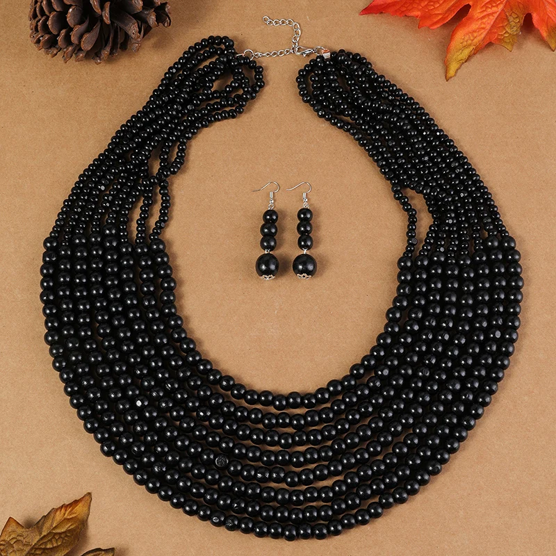 Collana lunga a strati in stile africano con perline di legno riciclato fatta a mano, marrone e crema - Italia