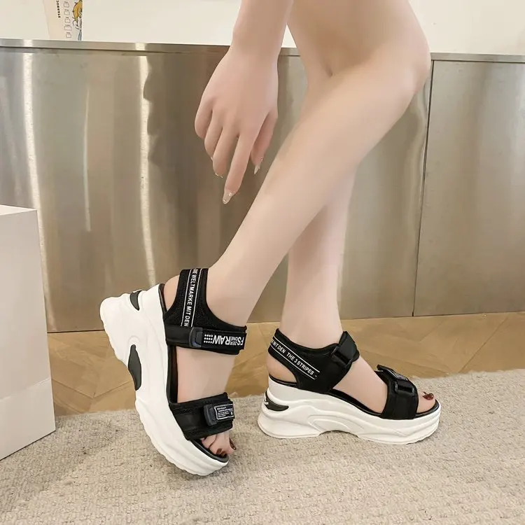 Détail talon compensé