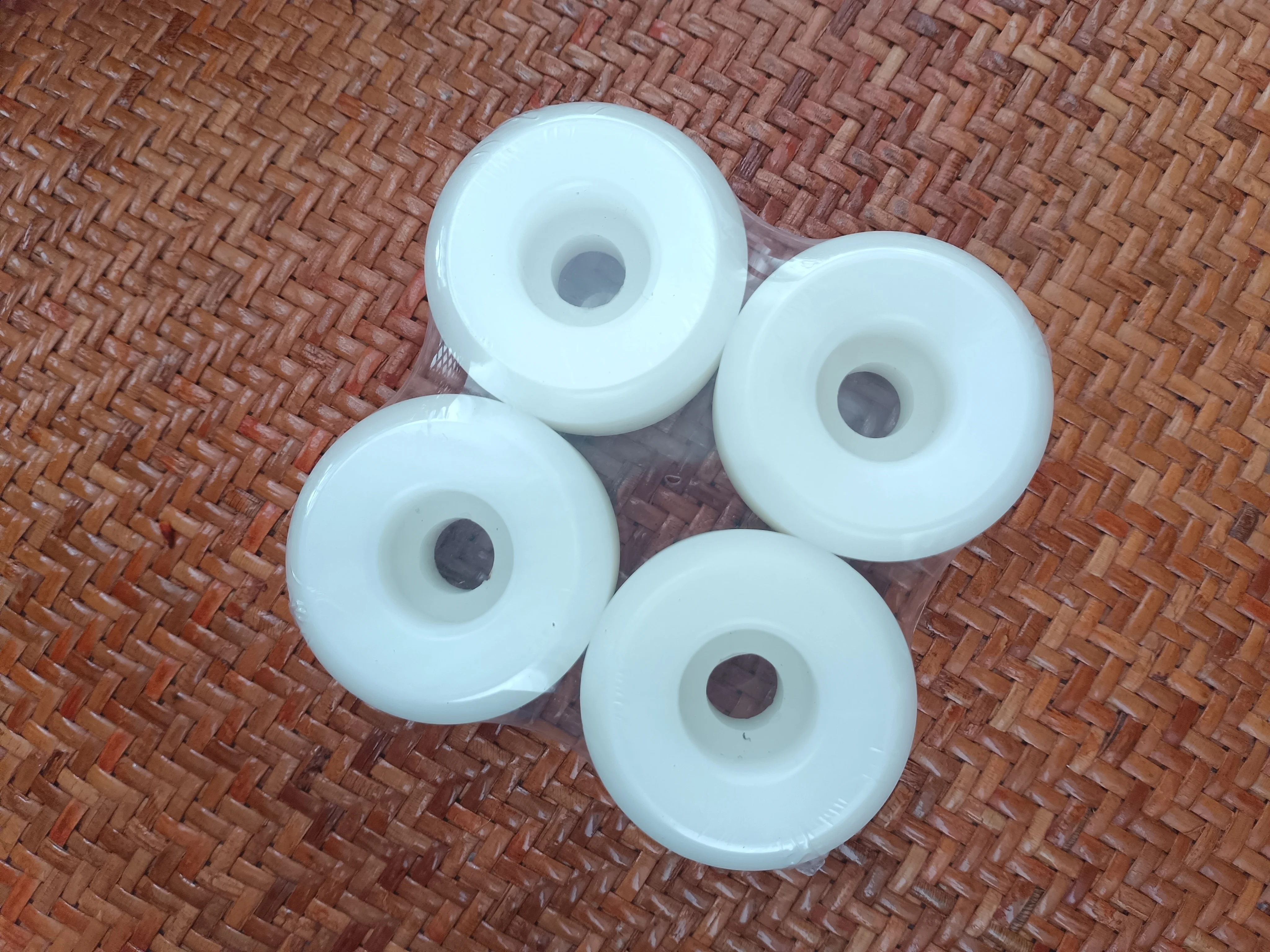 POWELL skateboard wheel 4pcs 53mm 101a a cut shape pro adult wheel white color