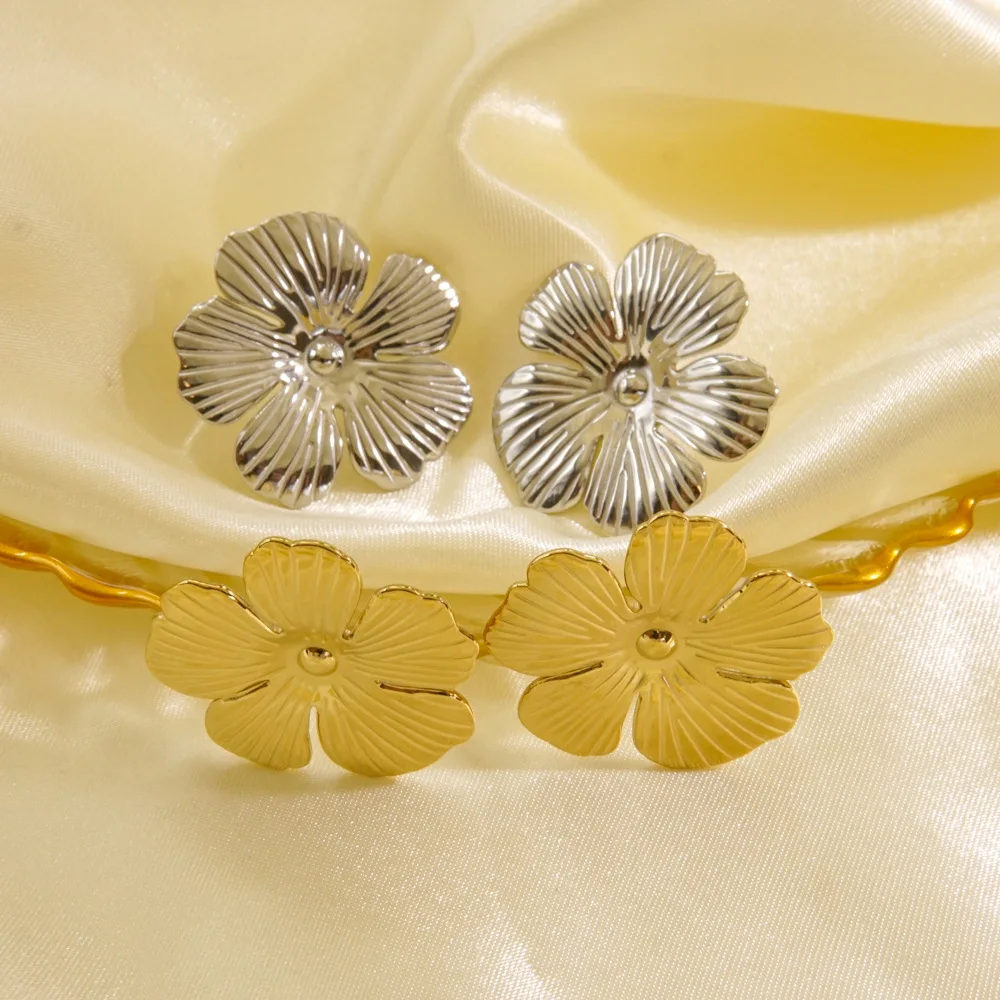Luxury vintage metallic flower stud earrings Gold plated stainless steel earrings for women 2