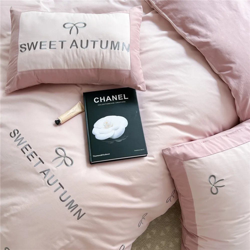 

High-End Cotton Four-Piece Thickened Warm Skin-Friendly Lucky Knot Embroidered Quilt Affordable Luxury Style Bedding