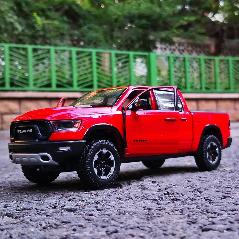

1:24 Dodge RAM 1500 Rebel пикап модель автомобиля из сплава литая игрушка внедорожник модель автомобиля имитация коллекция детская игрушка подарок