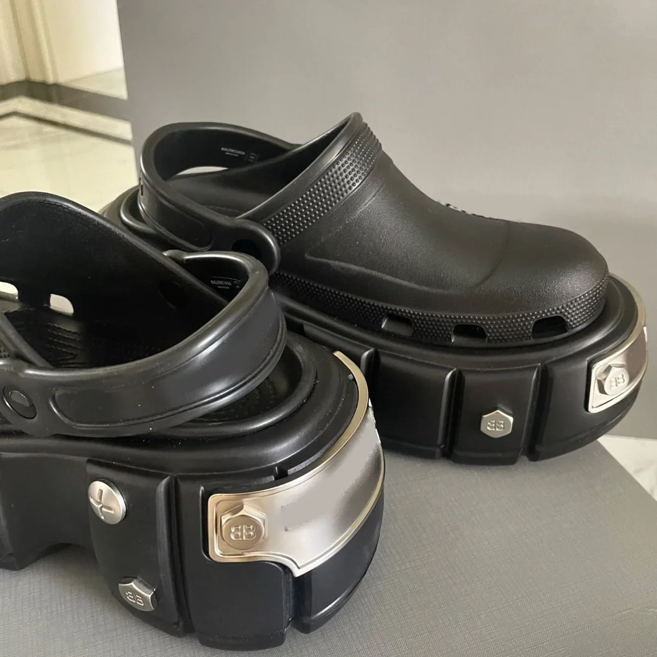 للجنسين برشام معدني الصنادل سميكة القاع باريس هو منزلي INS قبقاب الأحذية غطاء رأس النعال مادة إيفا الأحذية المريحة