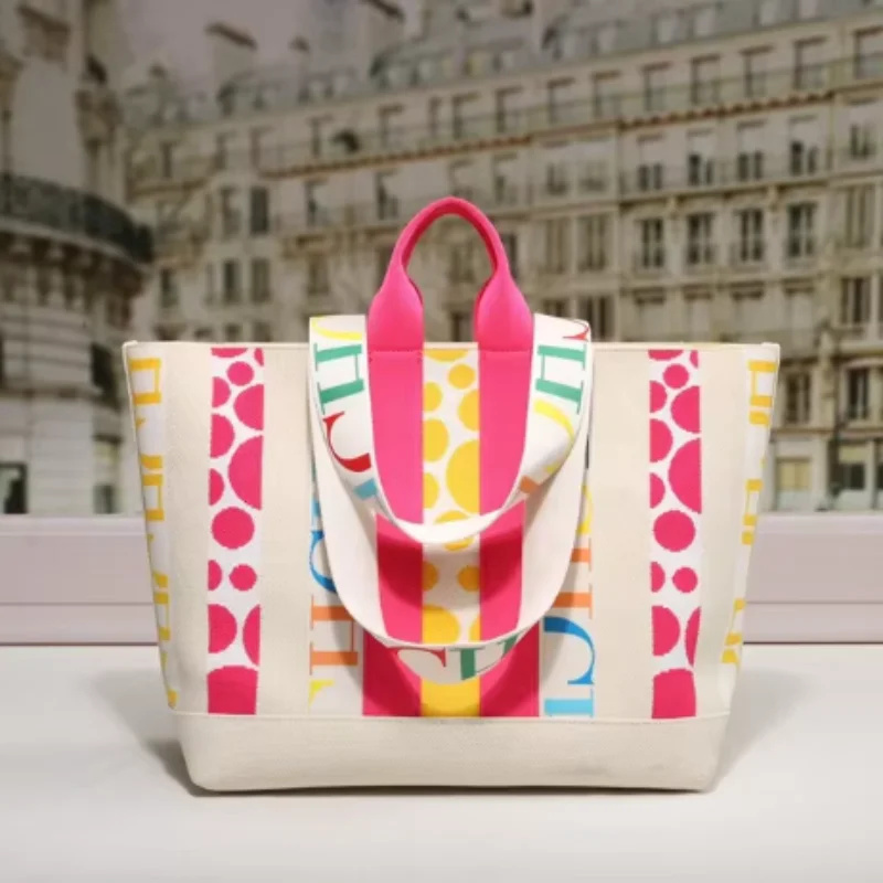 حقيبة كروس كلاسيكية للسيدات من العلامة التجارية CH...