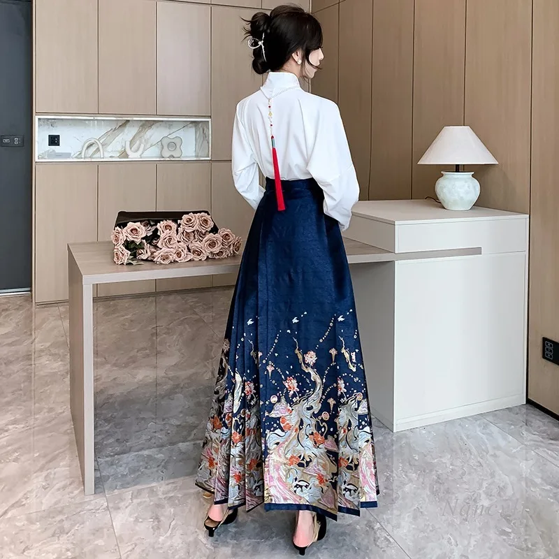 Рисунок 3 - Женская длинная юбка в китайском стиле