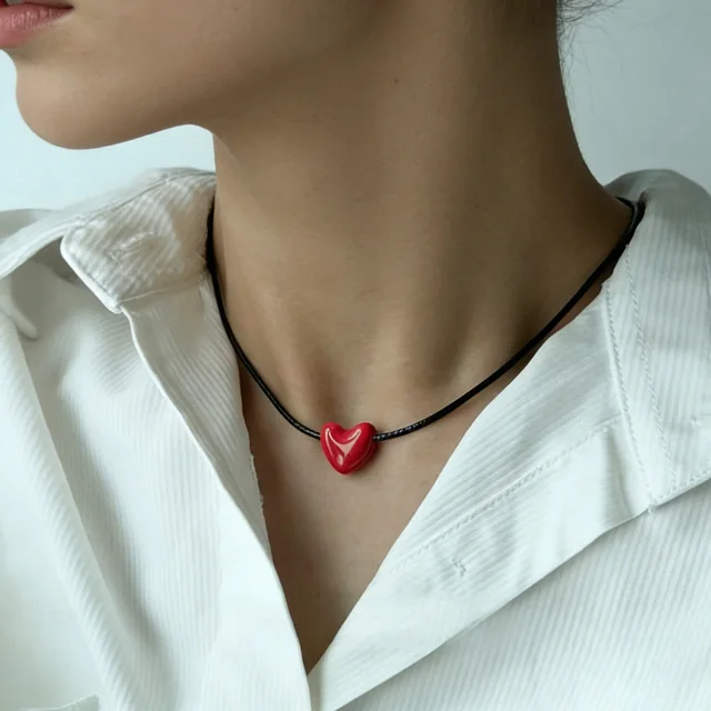 Collier Long avec pendentif en forme de cœur en céramique, cordon tressé noir, Niche rétro, mode minimaliste, ras du cou élégant pour femmes 1