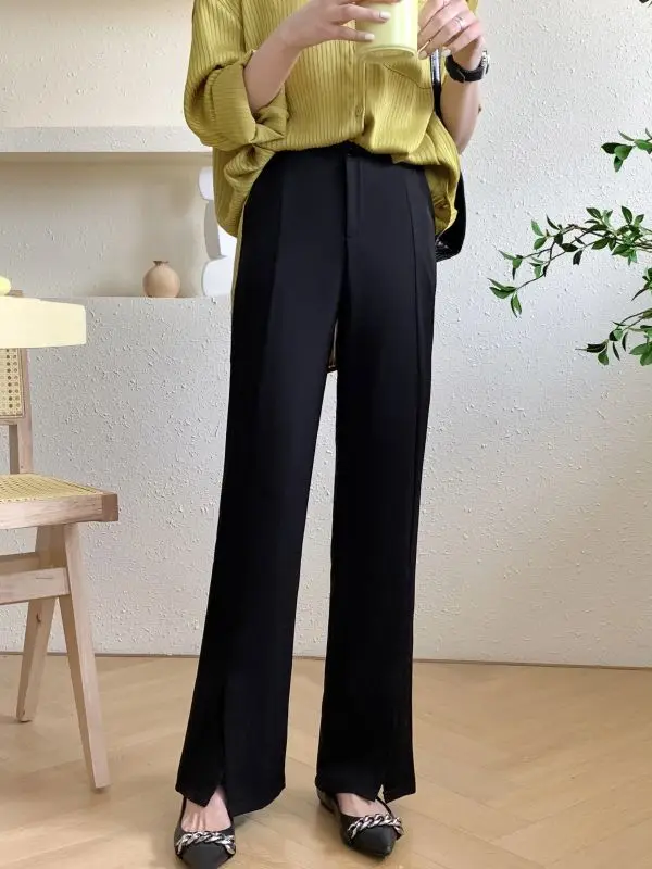 Рисунок 3 - Брюки женские черные с разрезом спереди