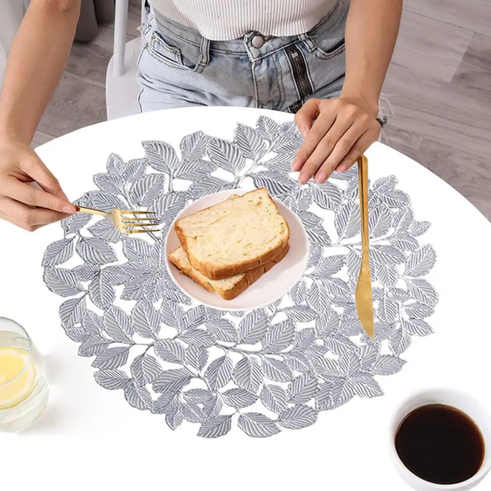 

Hollow Design Placemat Strawberry Leaf Pattern Table Placemat for Dining Table Protection Holiday Party for Anti-scalding
