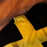Veste cardigan zippée noire et jaune à col montant, style streetwear ample, marque de mode américaine 2026 5