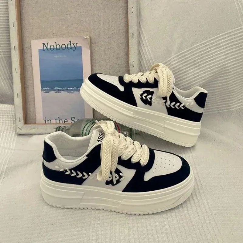 

Женские кроссовки, модная трендовая новая обувь с узором, на шнуровке, на платформе, Вулканизированная подошва, брендовая дизайнерская повседневная обувь, женская обувь 2024