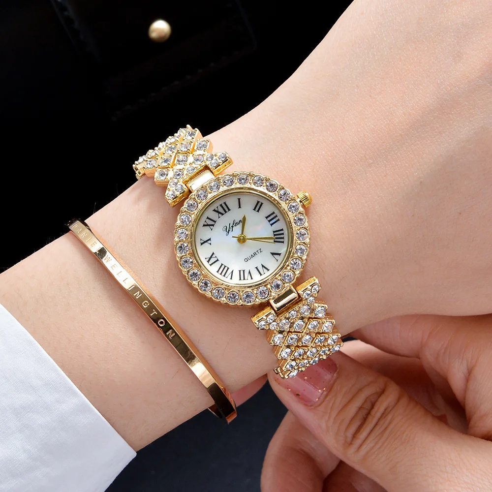 

Luxury Gold Bracelet Stainless Steel Belt Quartz Clock Watches For Women Fashion Rhinestone Gold Ladies Wristwatch Number Dial