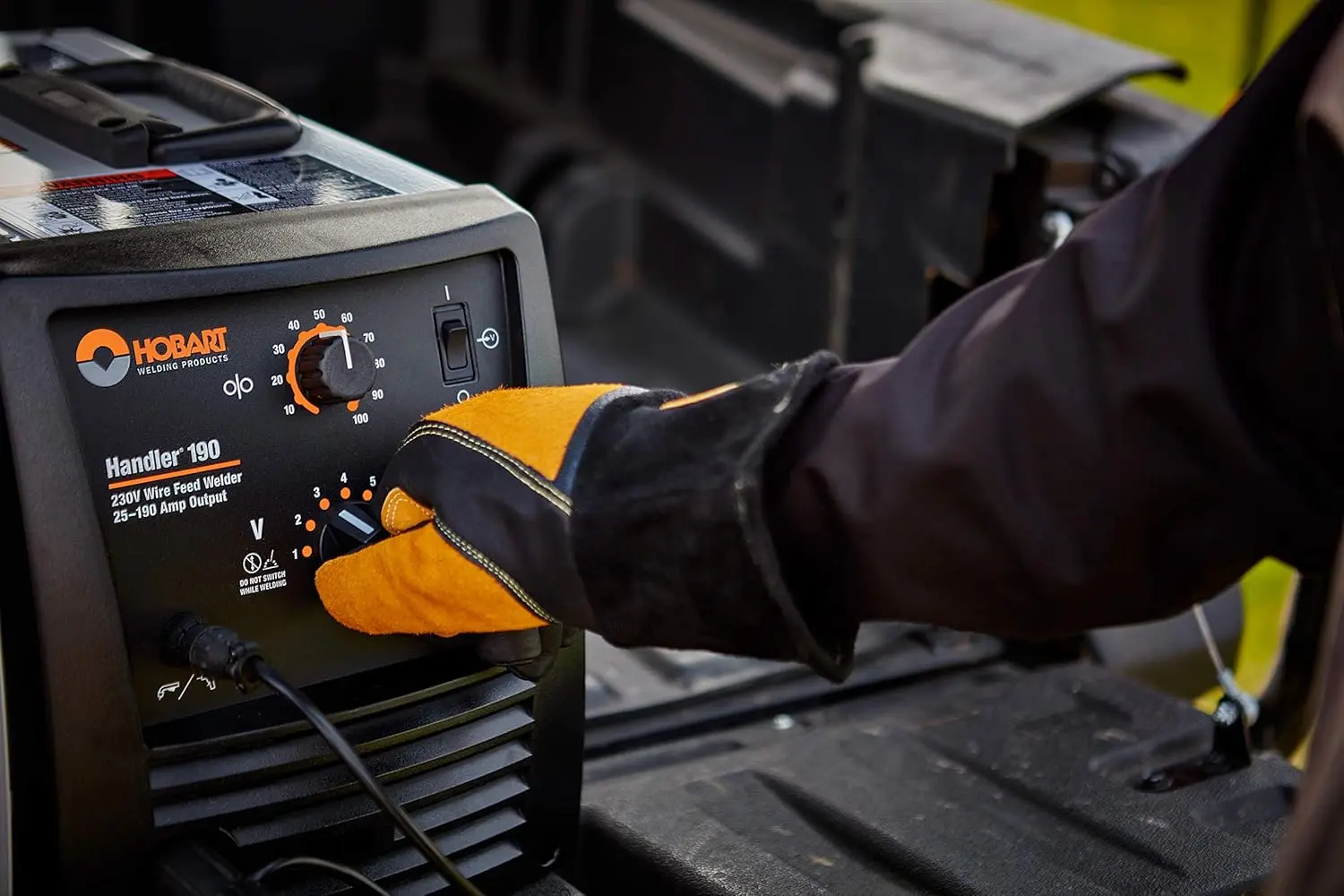MIG Welder 230V control of the output parameters for improved arc performance with less spatter provide reliability