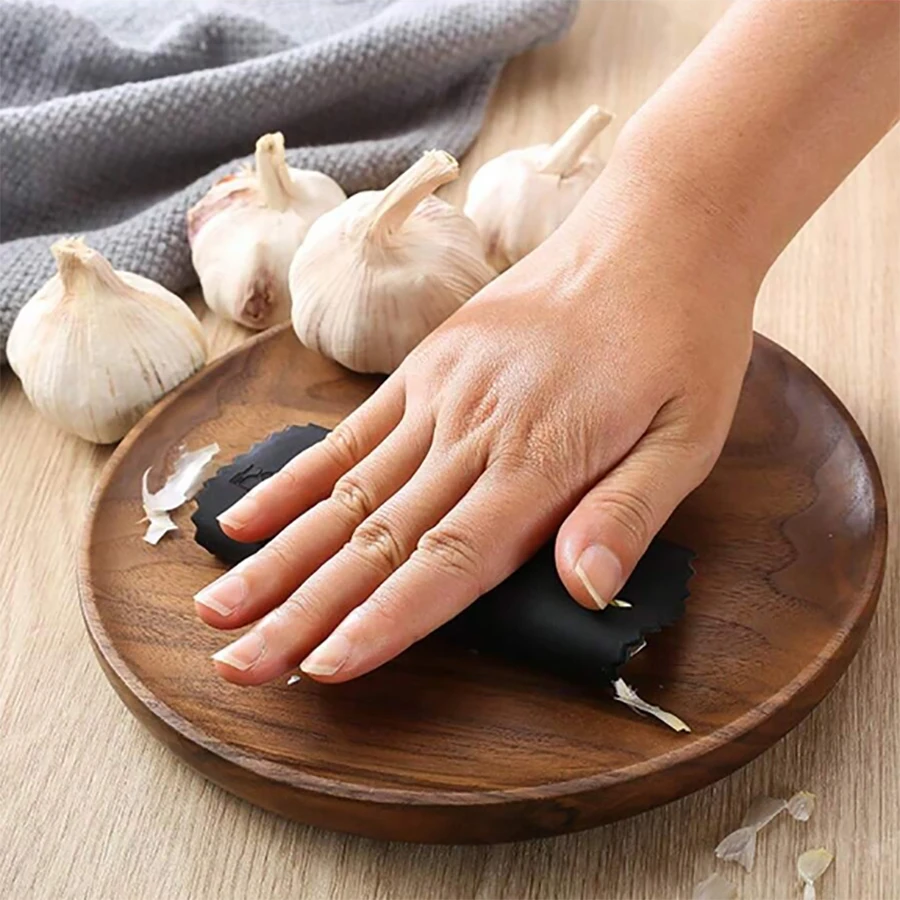 1PC/2PCS household silicone garlic peeler Practical multi-functional garlic peeler tube Creative kitchen garlic peeler gadget Kitchen