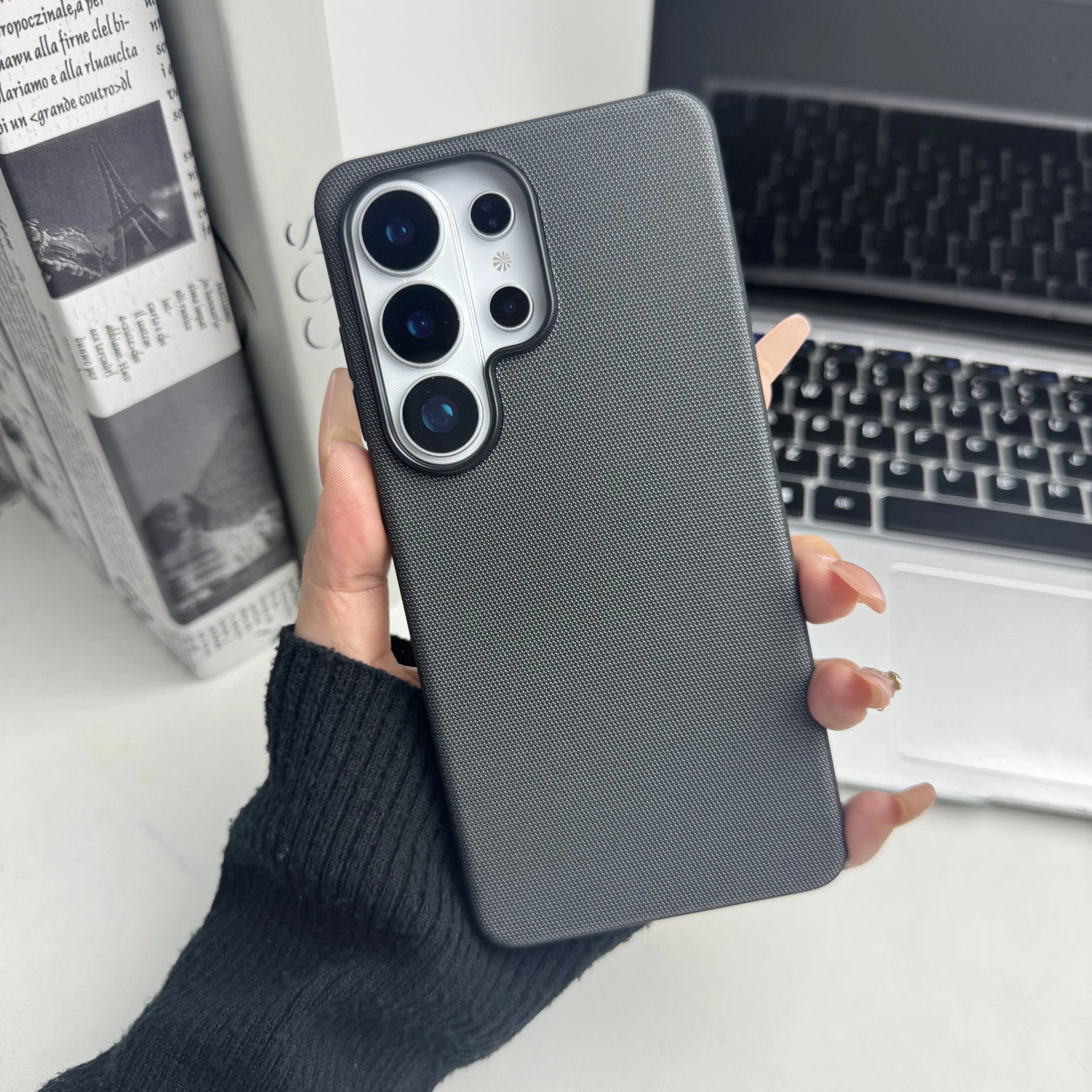 New Technology Woven Magnetic Phone Case with Shockproof Bumper Cover