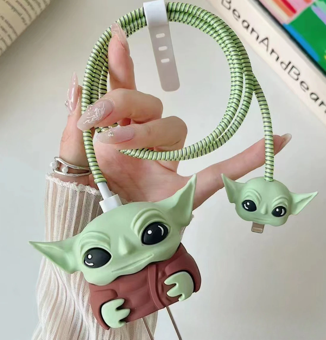 ตัวเลือกสินค้า เคสกันสายชาร์จลายการ์ตูน 3 มิติ สำหรับ iPhone 15/14 พร้อมที่เก็บสาย