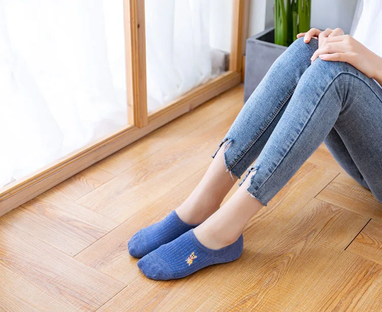 Einfarbig Einfache Bootssocken Stickerei Niedliche Kurze Socken Frauen Unsichtbare No Show Socke Slipper Rutschfeste Silikon Niedrige Knöchelsocken – Detail 6