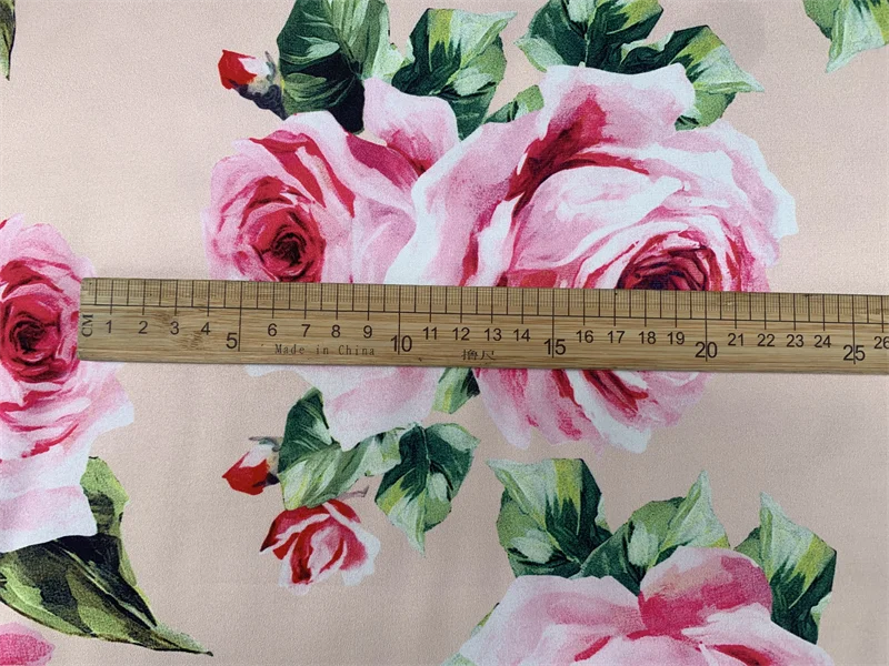 Frühling Sommer Rosen-Schmetterlings-Muster Digitaldruck Stretch-Satin-Stoff Handgefertigtes DIY-Nähmaterial pro Meter – Detail 8