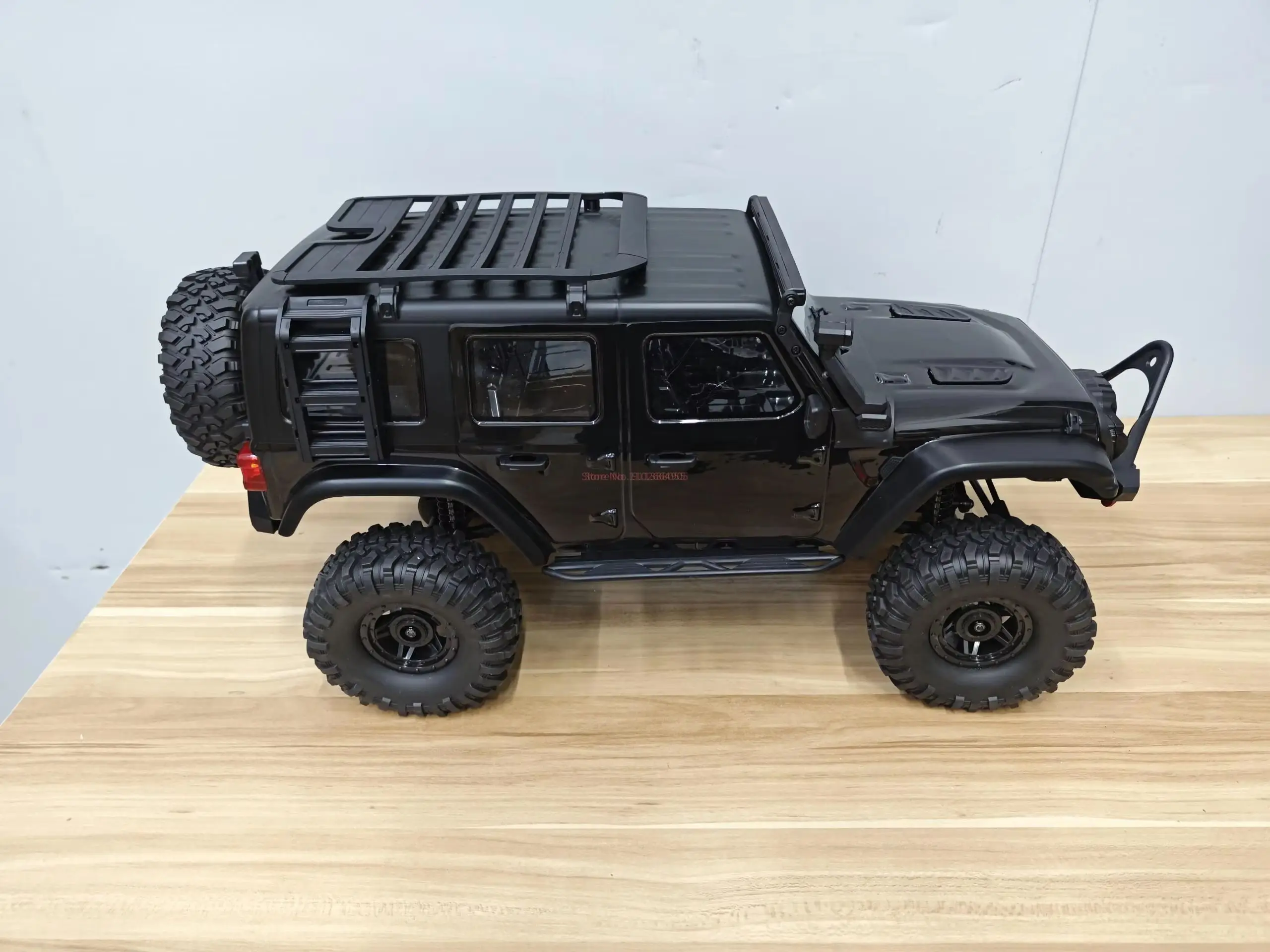 Huangbo Hbr1001/R1006 Upgraded Simulation Climbing Off-Road Vehicle 1:10 Professional Adult Rc Four-Wheel Drive Remote Control 6