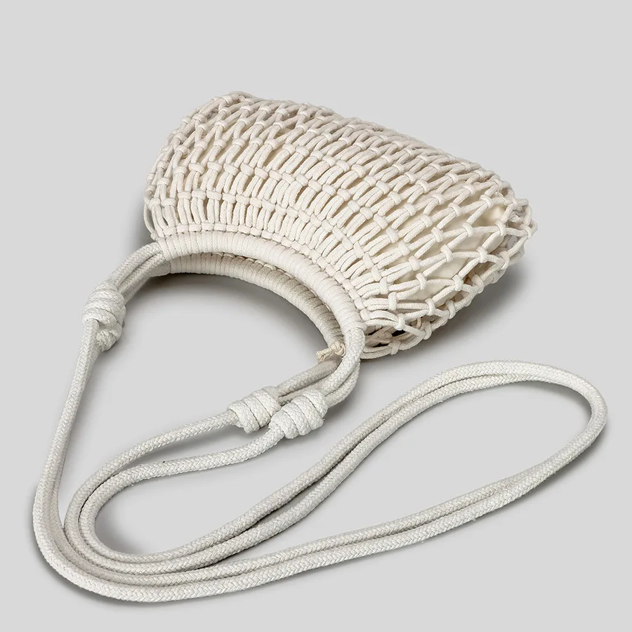 Handhold Weaving Straw Woven Handbag Elegant Handmade Woman Wrist Pack Korean Style Solid Color Woven Beach Bag Vacation