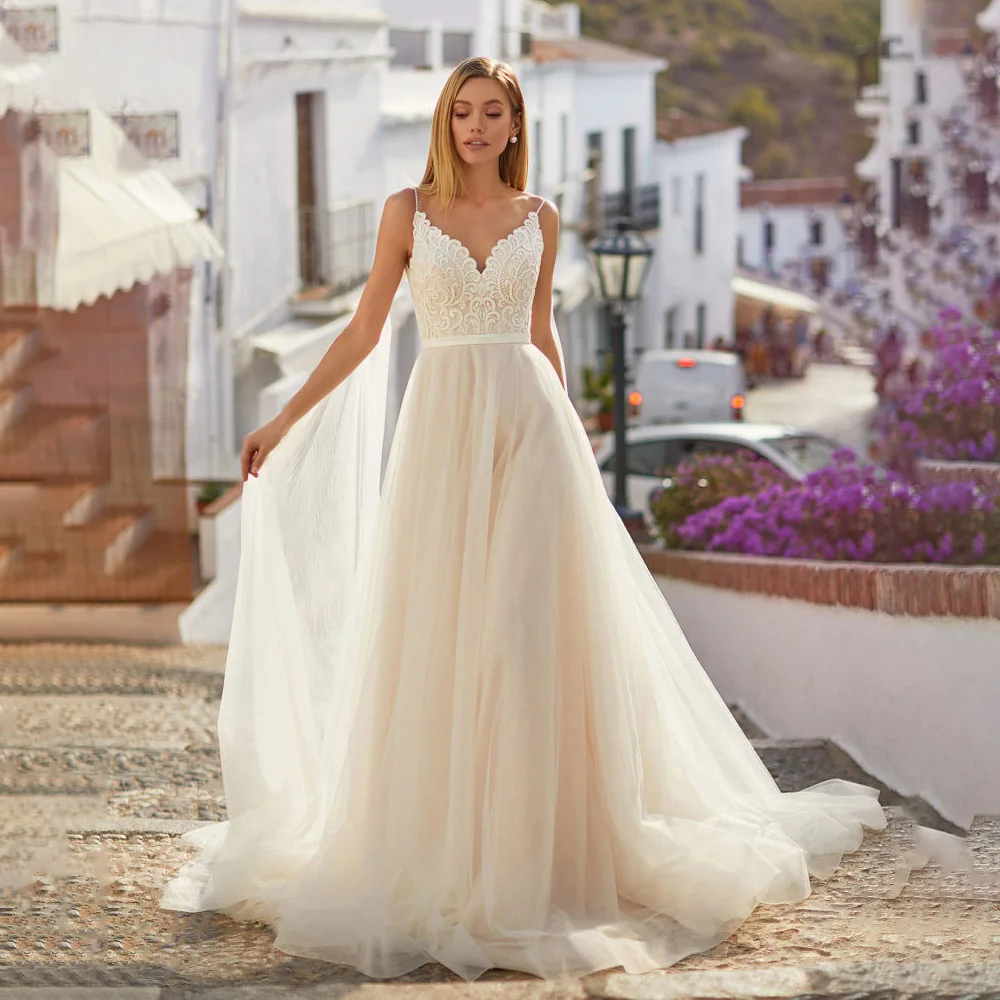 

Spaghetti Straps V-neck Applique Wedding Dress Sleeveless A-line Wedding Gown Removable Cape Court Birdal Gown vestidos de novia