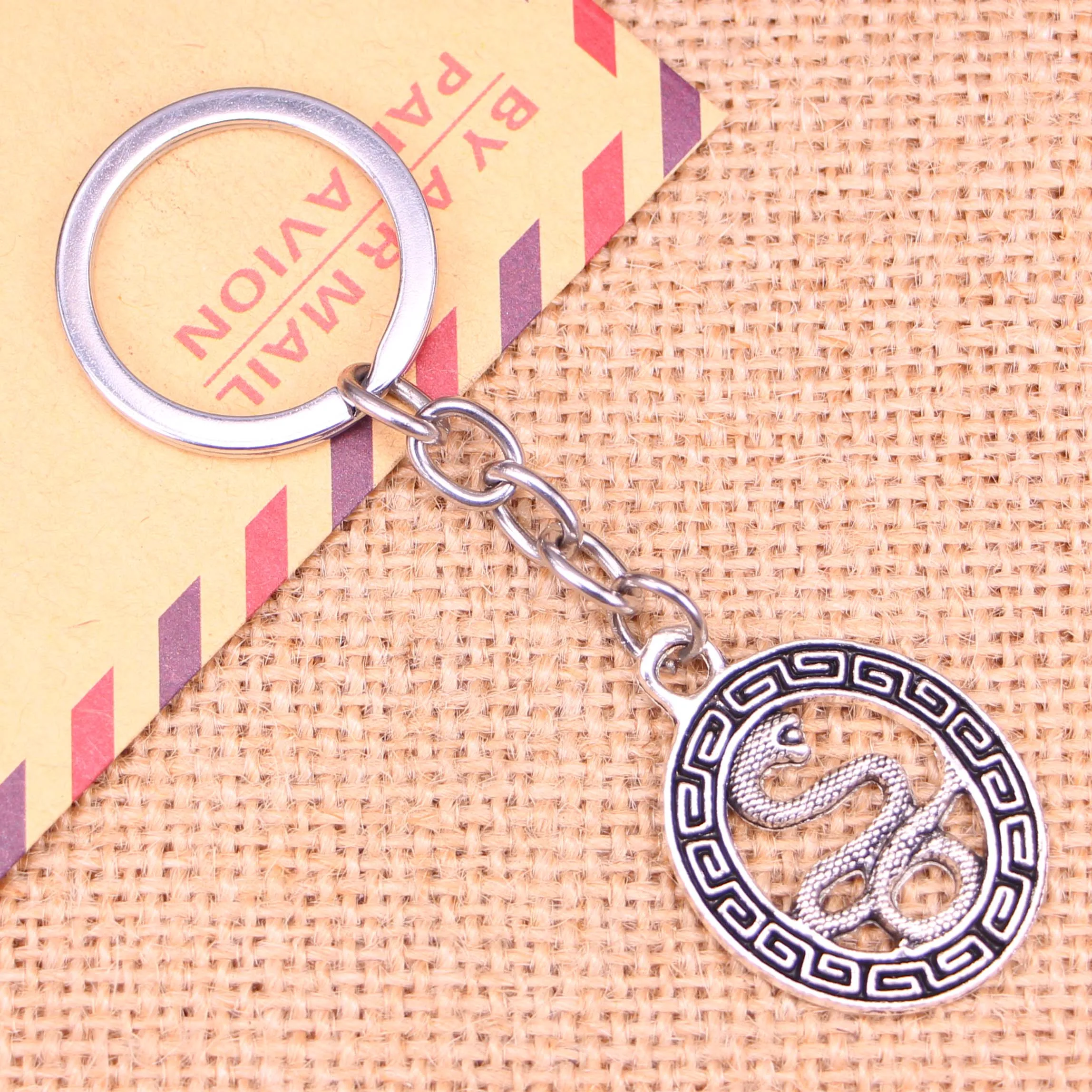 

20pcs New Fashion Keychain 34*25 Mm Snake Totems Pendants DIY Men Jewelry Car Key Chain Ring Holder Souvenir For Gift