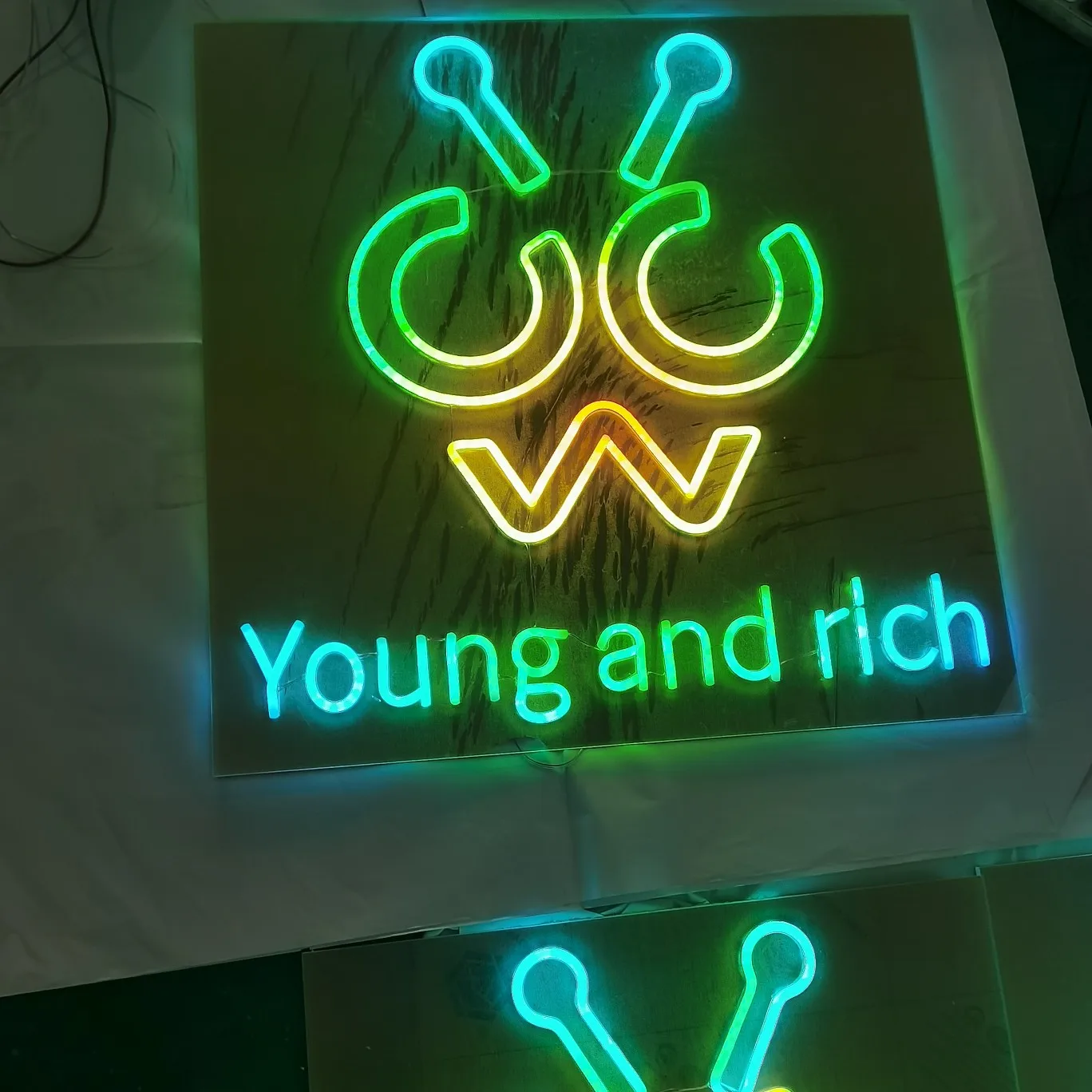 Description Picture 5 of itemCustom Neon Sign LED Night Lights for Room, Bedroom Decor, Wall Party Decoration, Lighting, Wedding, Birthday Color, Size, Font