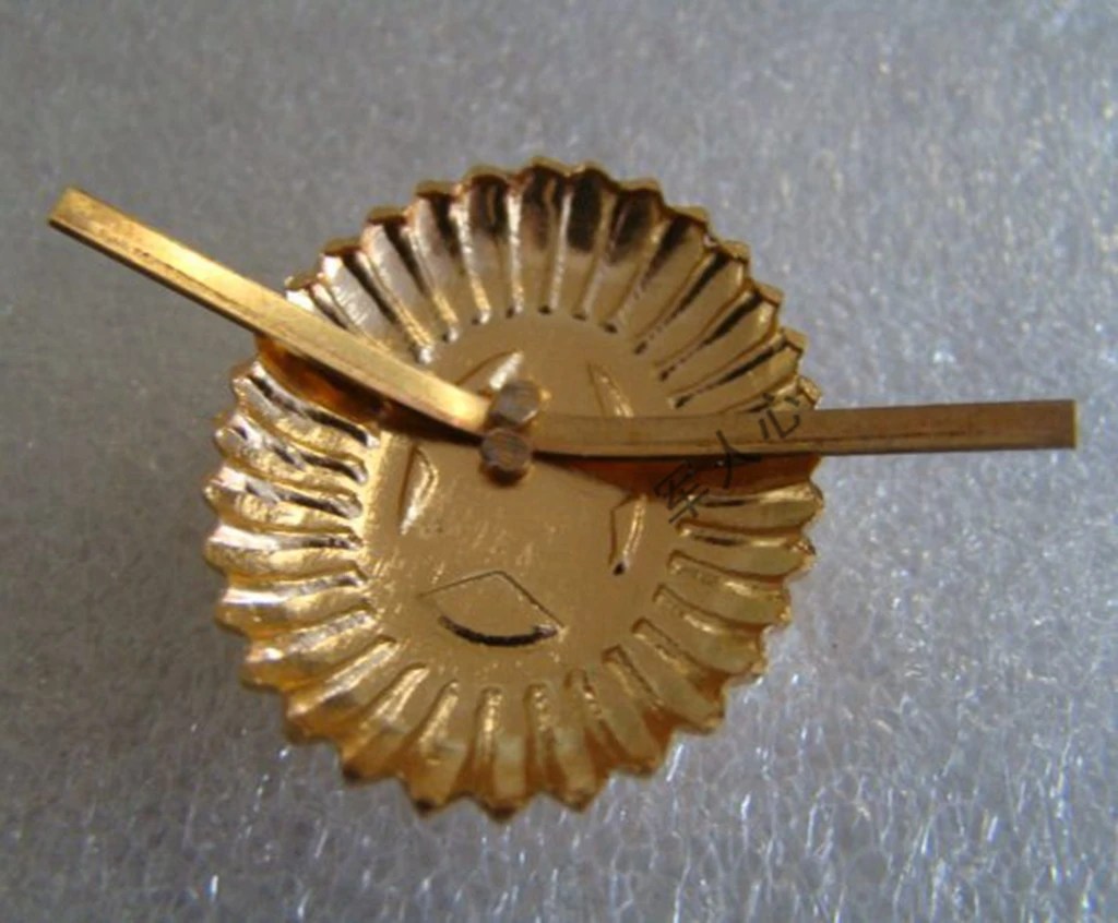 SOVIET UNION USSR CCCP METAL HAT BADGE INSIGNIA