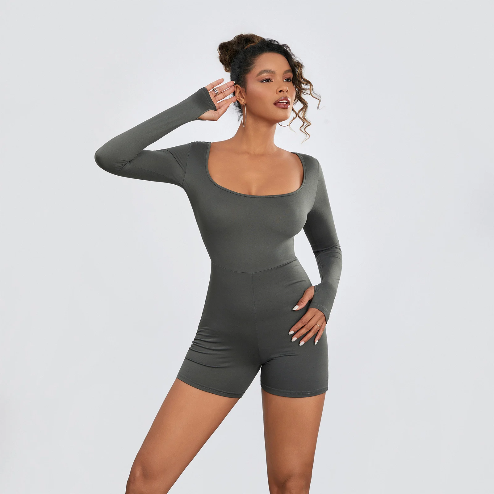 

Women's Sporty Playsuits Solid Color Cutout Back Long Sleeve U-Neck Skinny Shorts Playsuit Summer Yoga Rompers Streetwear