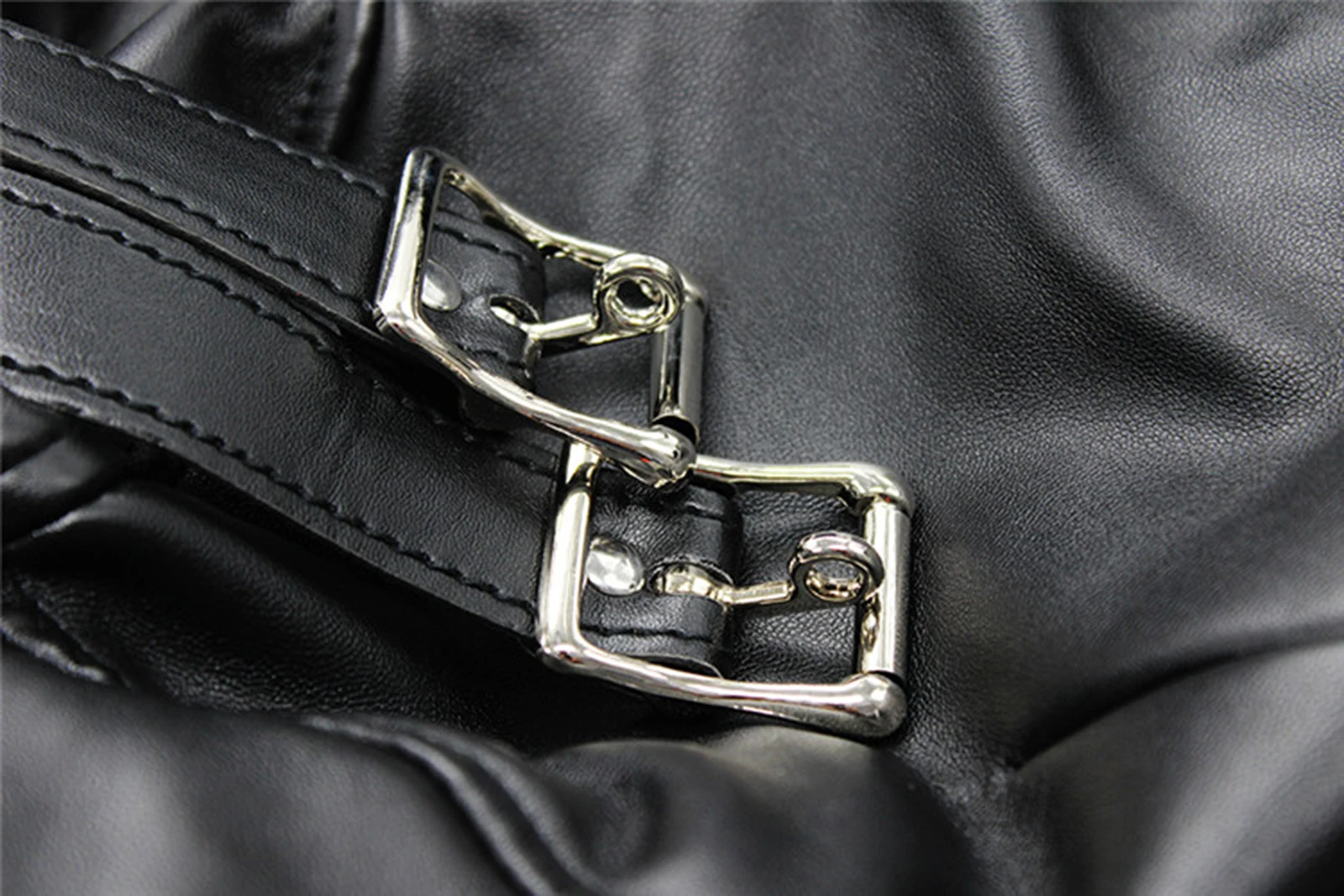 Sexy cupless bondage strait jacket top i sort og rød til kvinder_voghion.com