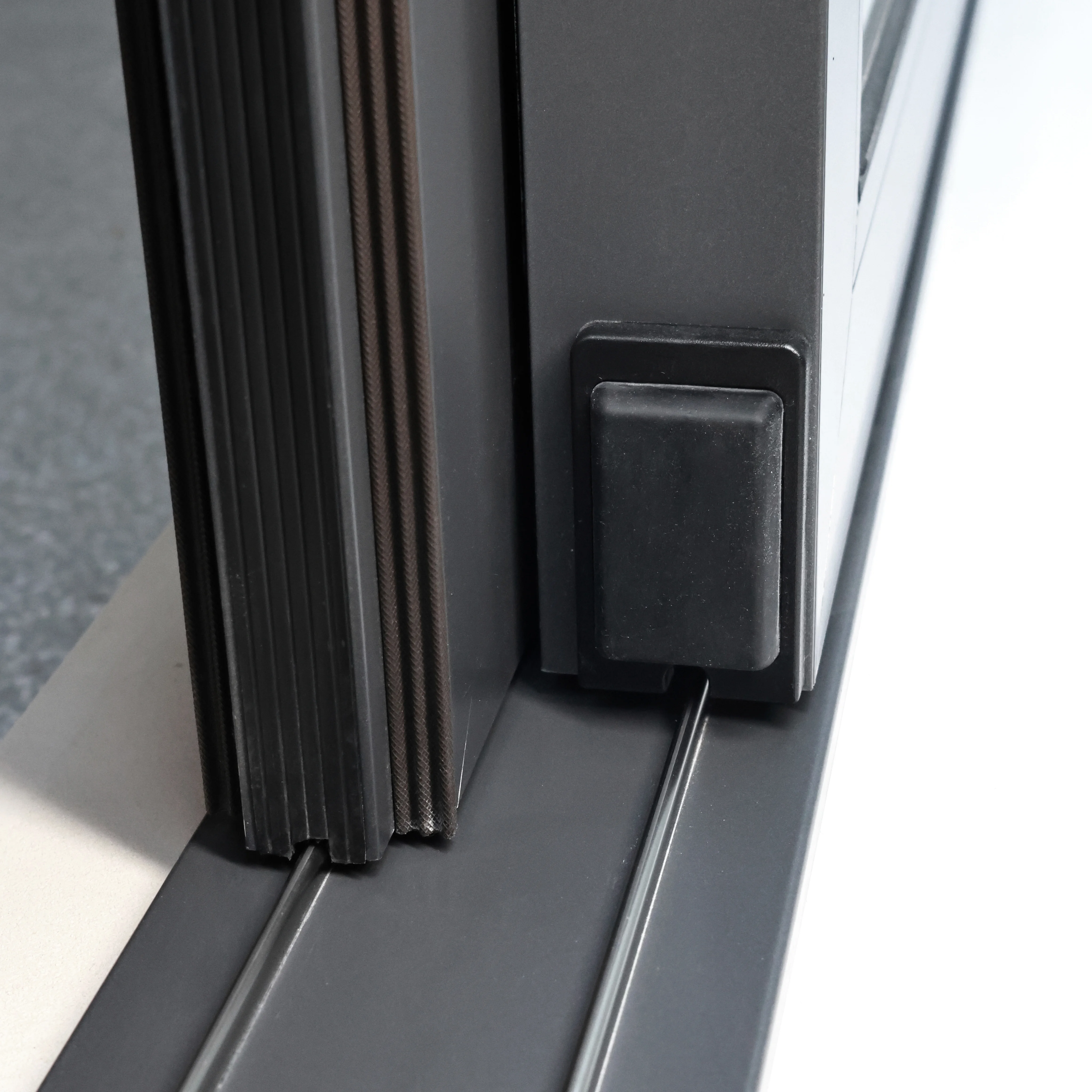 ISUMER 2.0mm Aluminum Profile Alloy Slim-framed Double-glazed Glass Modern Style Custom-made Sliding Door
