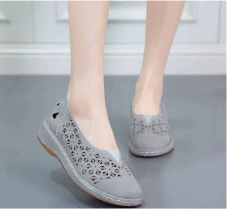 New casual flat bottomed hollowed out hole shoes for women with retro round toe, one legged loafers, lazy single shoes