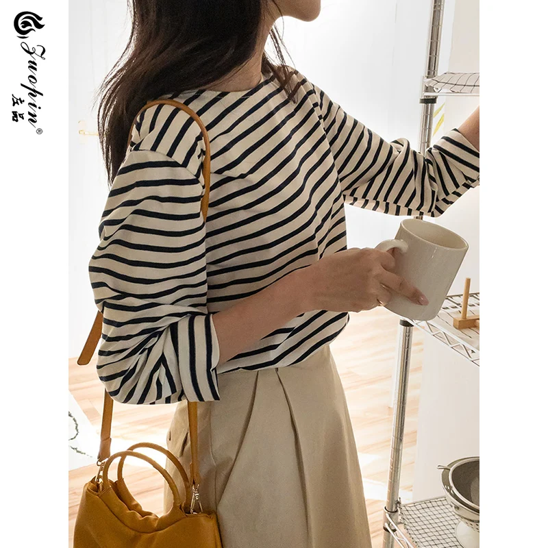 2023 가을 새로운 느슨한 둥근 목 바닥 셔츠 순수한면 흑백 스트라이프 티셔츠 여성용 긴소매 네이비 스트라이프 셔츠 탑  Best5