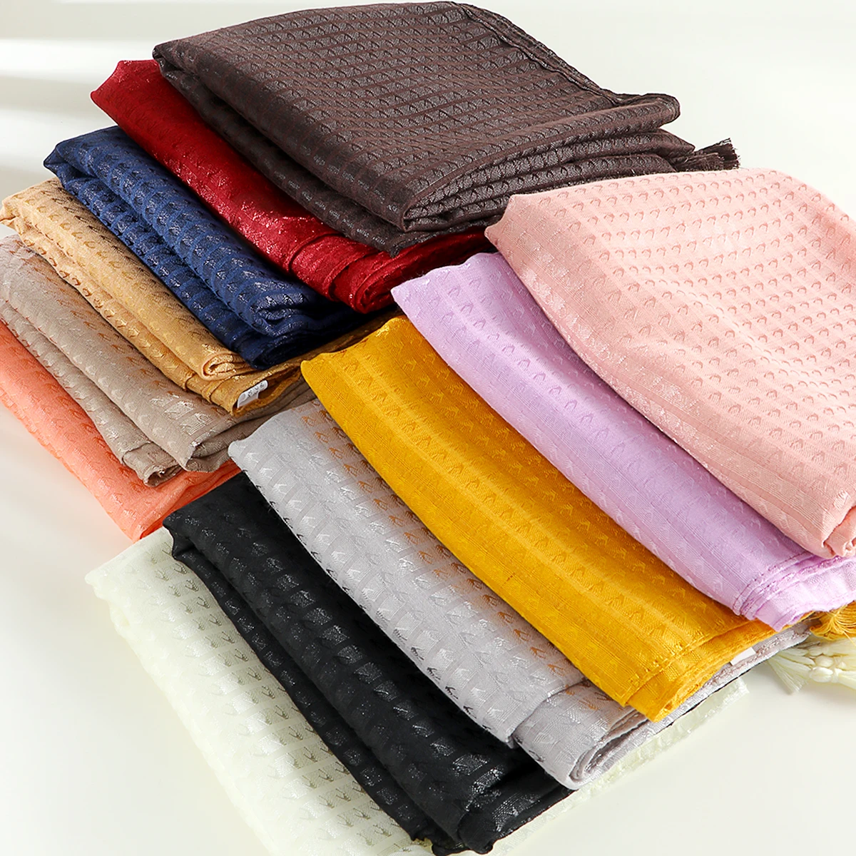 Рисунок 3 - Женский модный шарф с кисточками