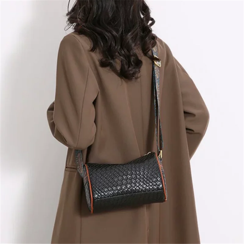 Stylish Weaving Pattern PU Leather Shoulder Bag, Elegant Fashion Pillow Crossbody BagS for Woman Classic Chic Handbag and Purse