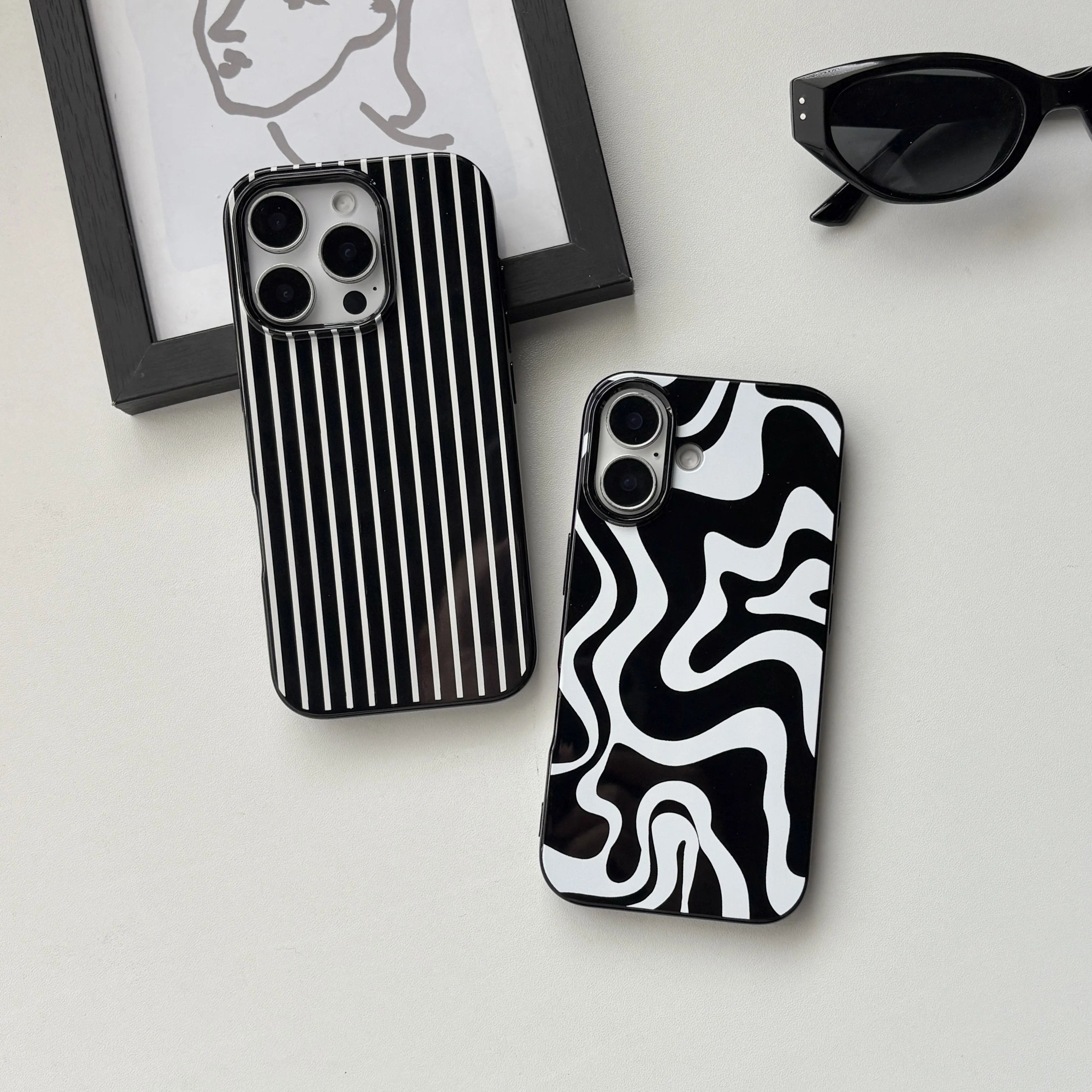 Coque de téléphone classique à la mode, lignes noires et blanches, rayures zébrées, ondulations d'eau, adaptée à iPhone 17 Pro Pro Max