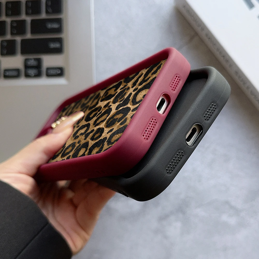 Chic Leopard Print Phone Case - Stylish Protective Cover