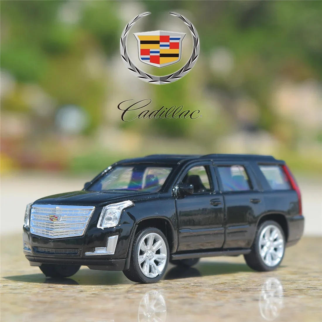 Welly 1:36 Cadillac Escalade SUV Alloy Car Model Diecasts Metal Toy Vehicles Pull Back Car Model Simulation Collection Kid Gifts