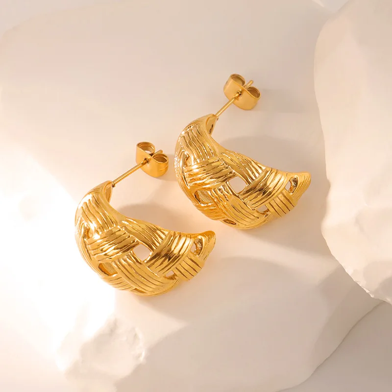 2026 New Punk Hollow Weaving Gold Plated Geometric Stud Earrings Striped Wide C Shape Vintage Aesthetic Jewelry Wholesale Bijoux