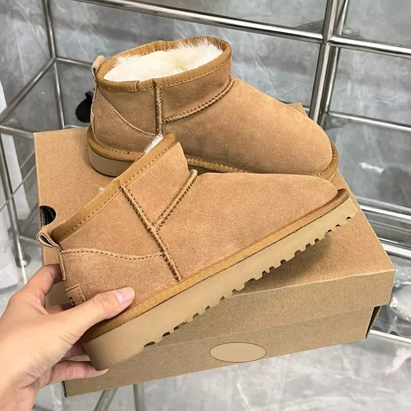 Nouvelles Bottes Ultra Mini d'Hiver 2026 pour Femme, Bottes à Plateforme de Créateur, Chaussons en Fourrure Chaude en Cuir, Bottes de Luxe 35-44 1 Nouvelles Bottes Ultra Mini d'Hiver 2026 pour Femme, Bottes à Plateforme de Créateur, Chaussons en Fourrure Chaude en Cuir, Bottes de Luxe 35-44 1