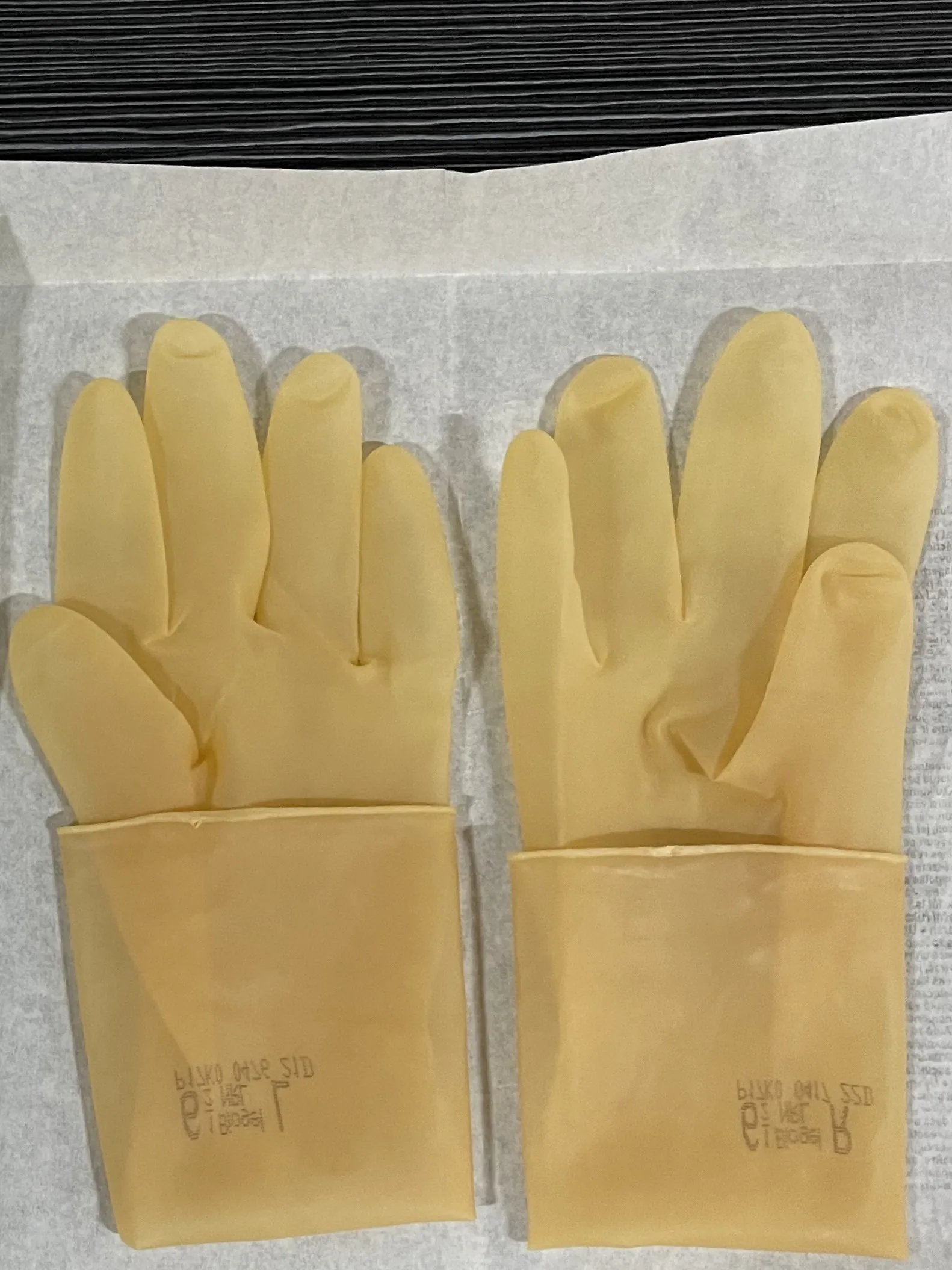 M&ouml;lnlycke Biogel&reg; Surgeons (1 pair) Latex surgical glove Beaded cuff Powder-free Length 29cm