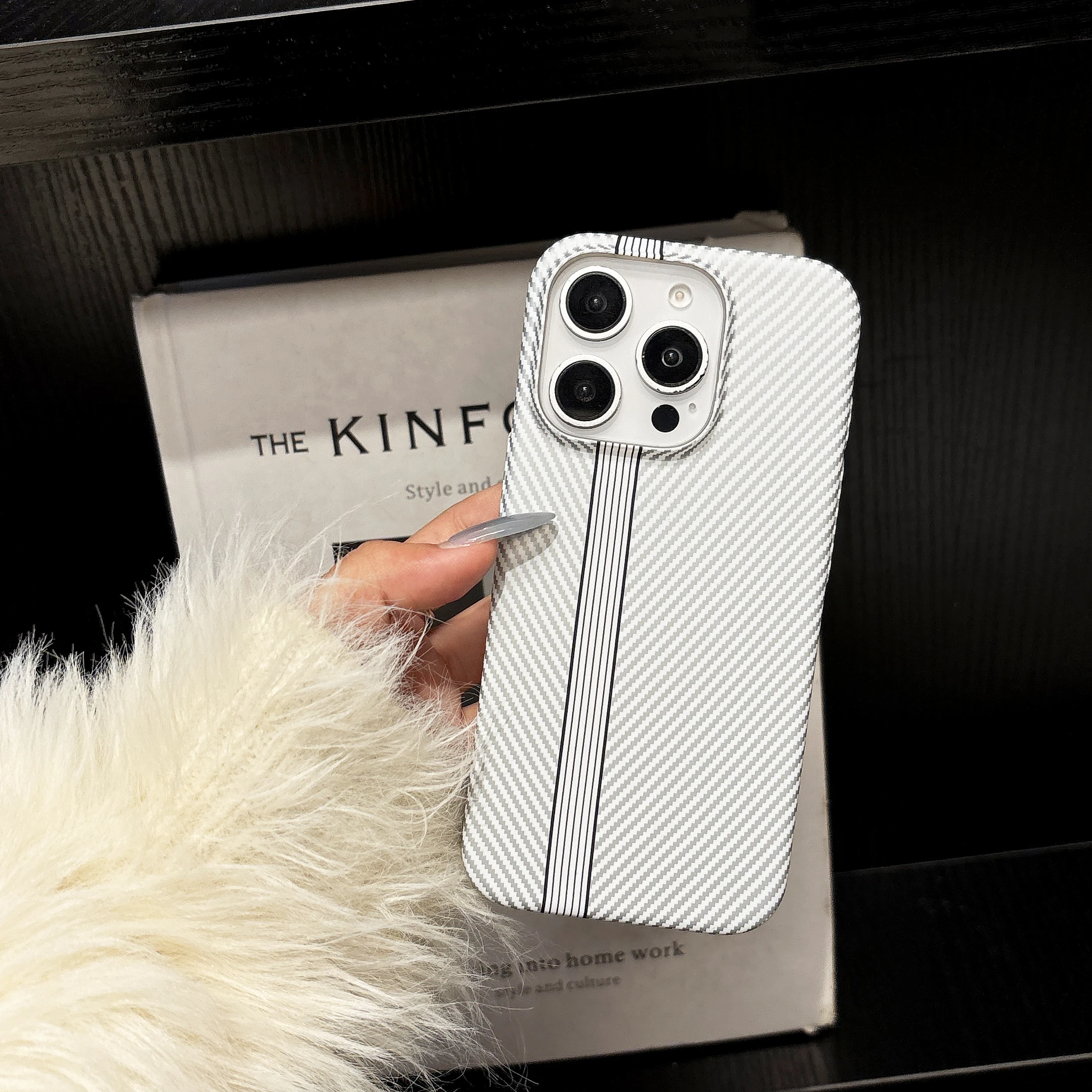 Sleek Carbon Fiber Texture Matte Shockproof Bumper Case - Slim Hard Back Cover