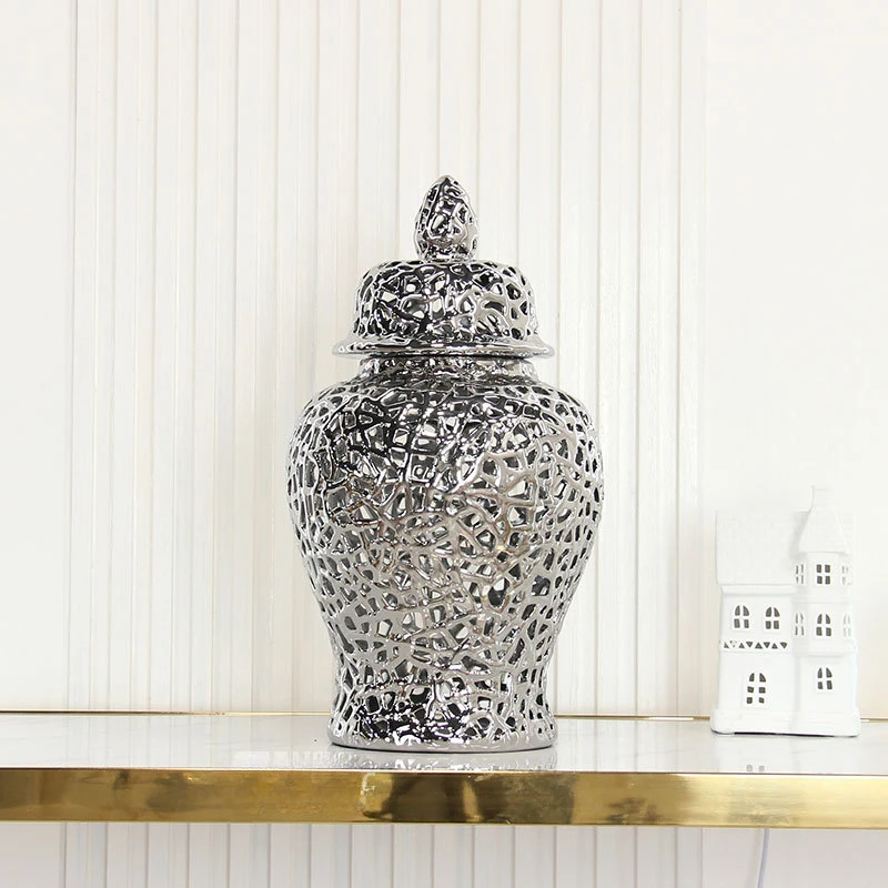 Ceramic Checkmate Jar Hollow Gold Ginger Jar Flower Vase Hollow Storage Tank Porcelain Handicraft Home Decoration Accessories 3