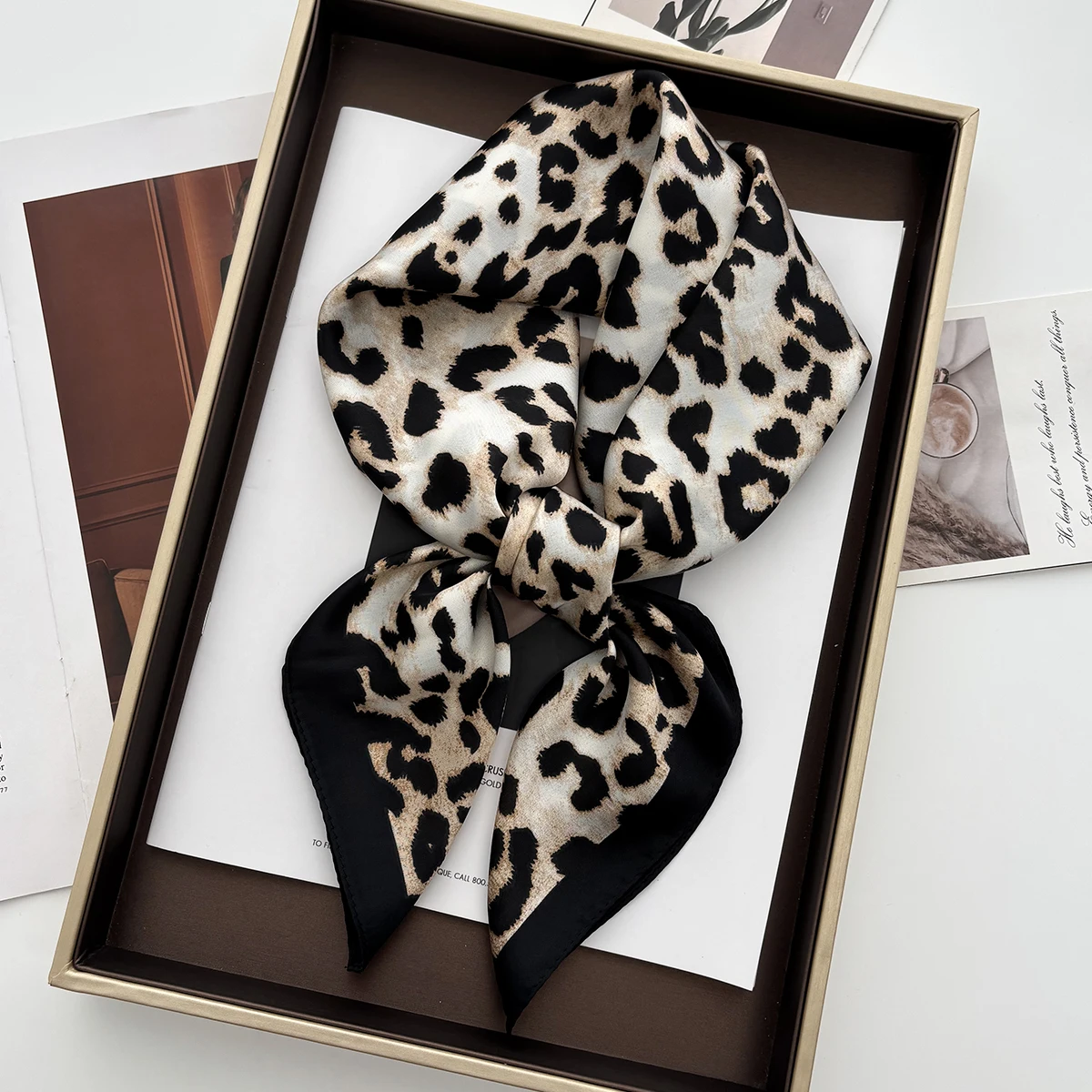 1pc Luxus Marke Leopard Print Bandana Quadrat Schal frauen Imitation Seide Schal Casual Vielseitig Dekoration Kleine Neck Schal – Detail 11