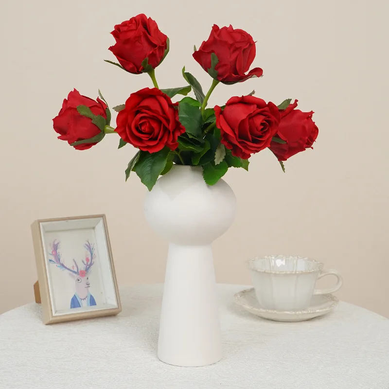 10 Stück Simulierte Rosenzweige Realistische Gelbe Blumen Hotel-Dekoration Künstliche Cremefarbene Rose Gefälschte Blume Tischdekoration